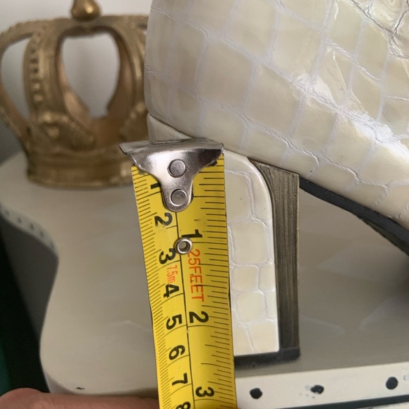 Hispanitas Cream Croc-Embossed Leather Ankle Boots. EU 37 (US 6.5) - Picture 9 of 9